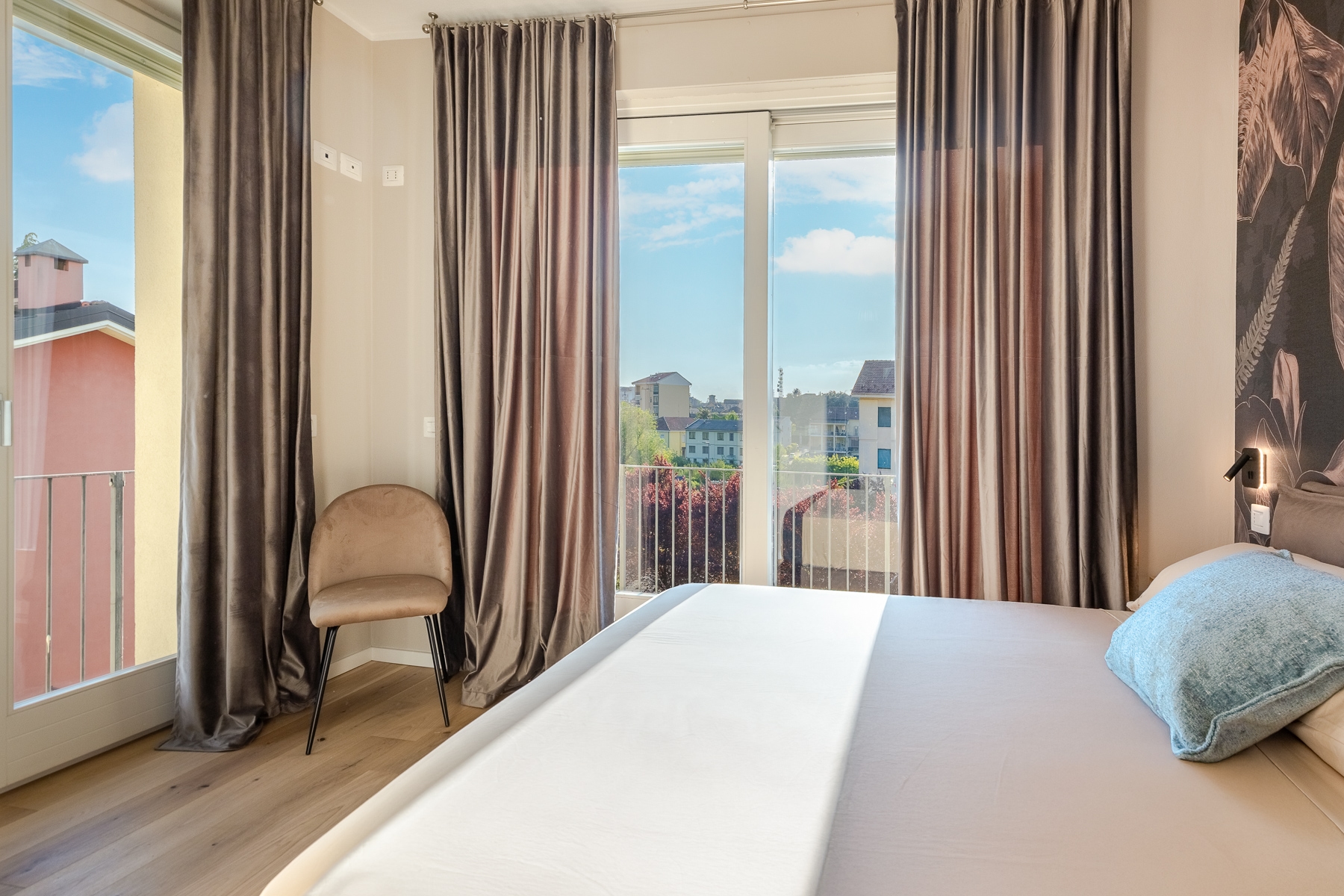 Alba Palace Luxury Apartments - Blue