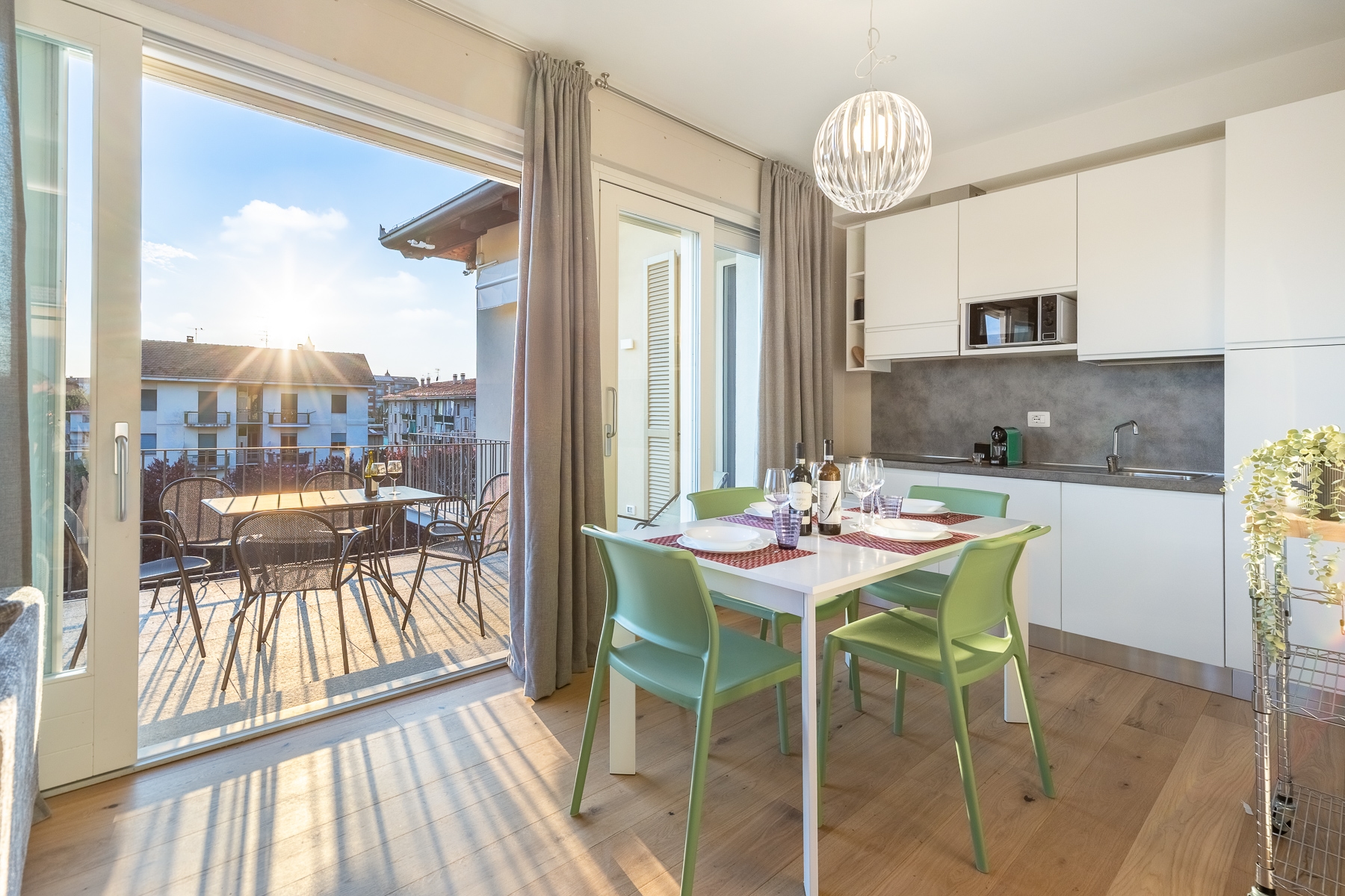 Alba Palace Luxury Apartments - Pink