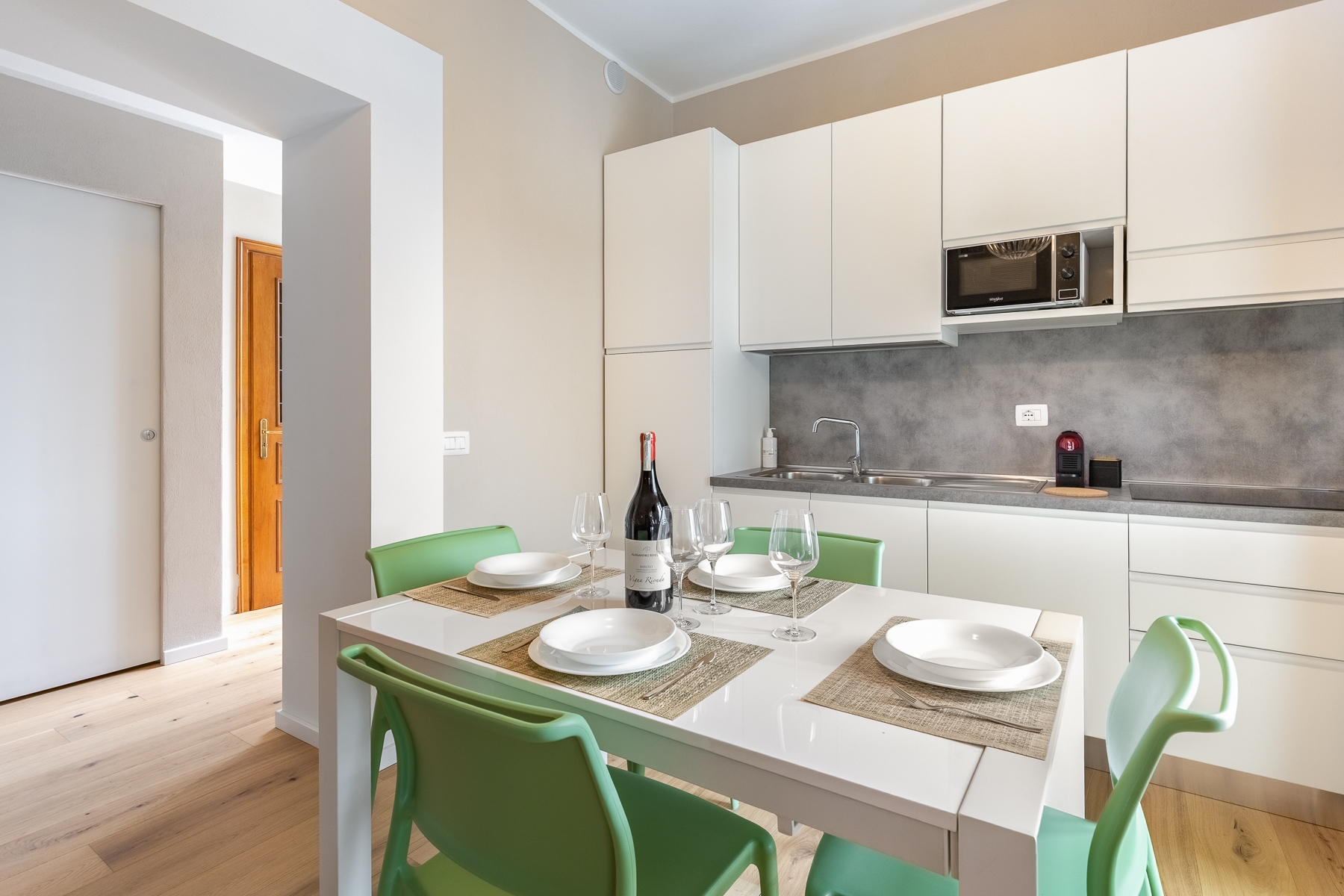 Alba Palace Luxury Apartments - Red