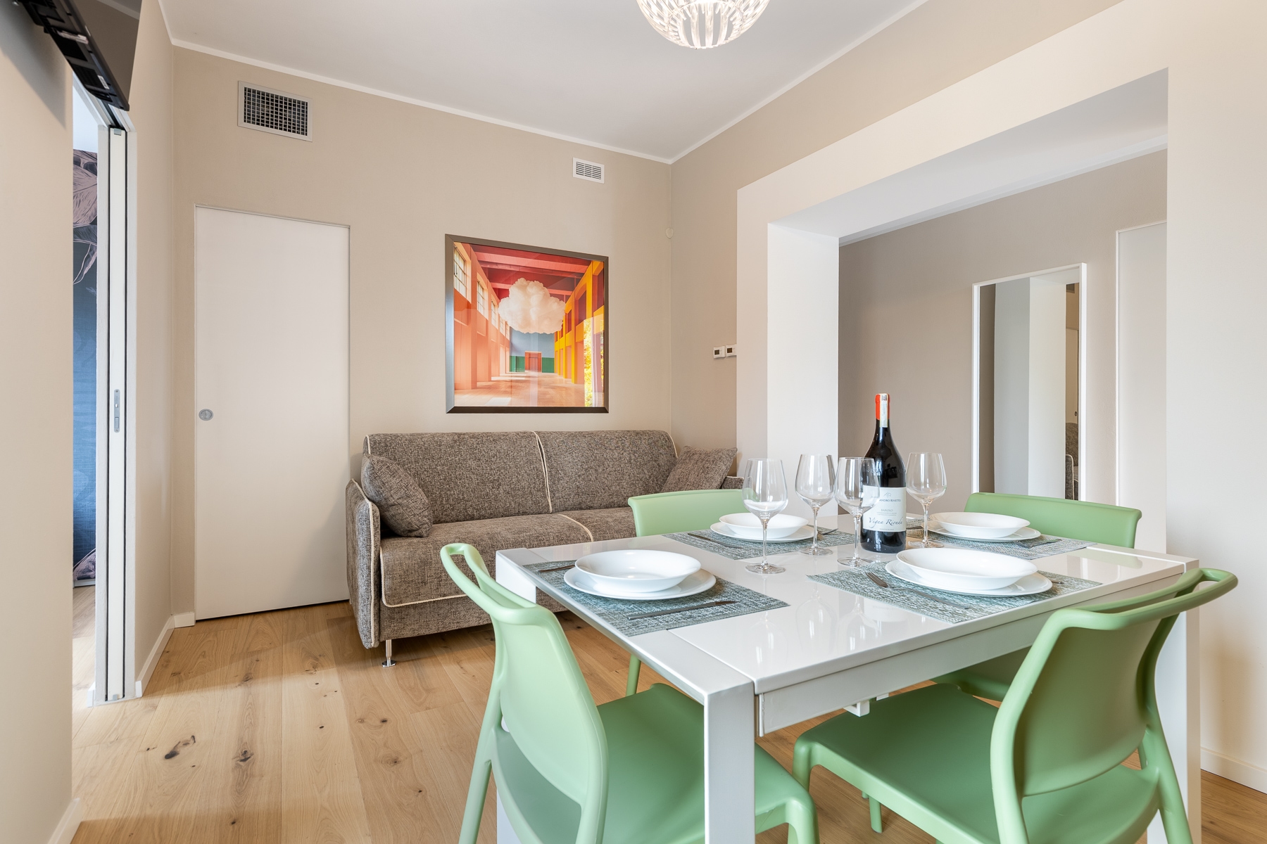 Alba Palace Luxury Apartments - Red