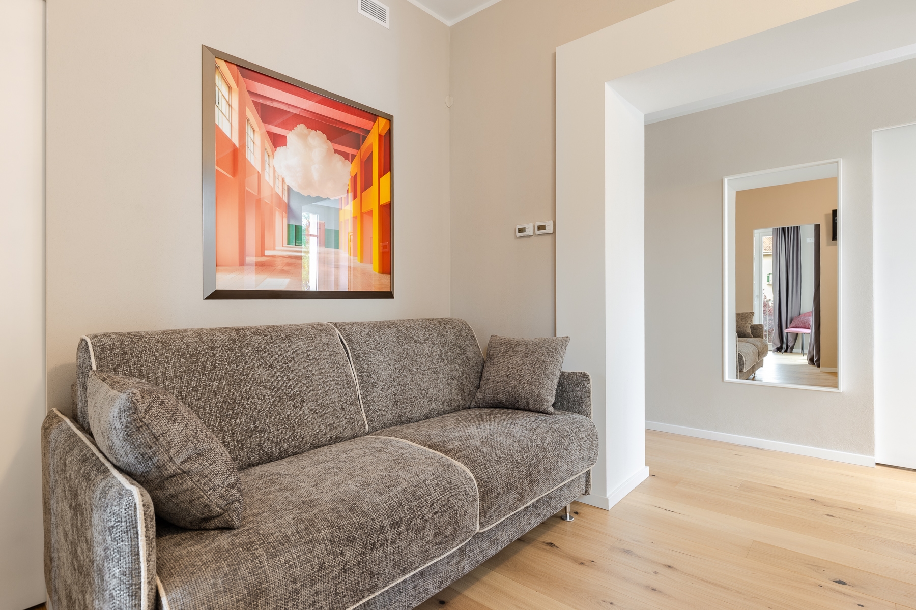 Alba Palace Luxury Apartments - Red