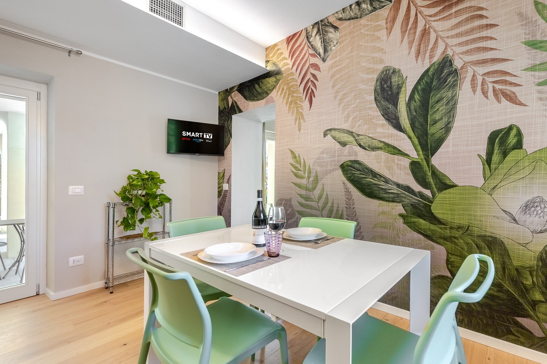 Alba Palace Luxury Apartments - Yellow