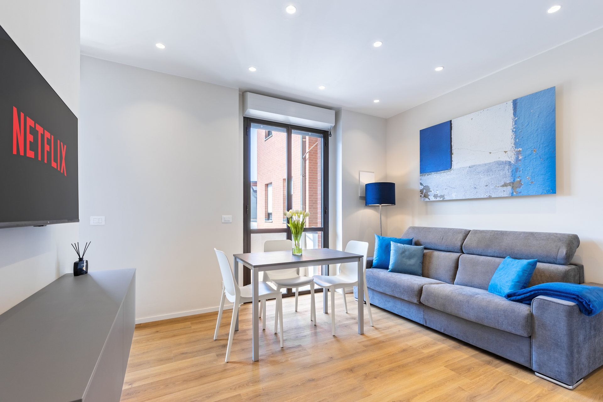 C8 Apartments: Azzurro Mare 01