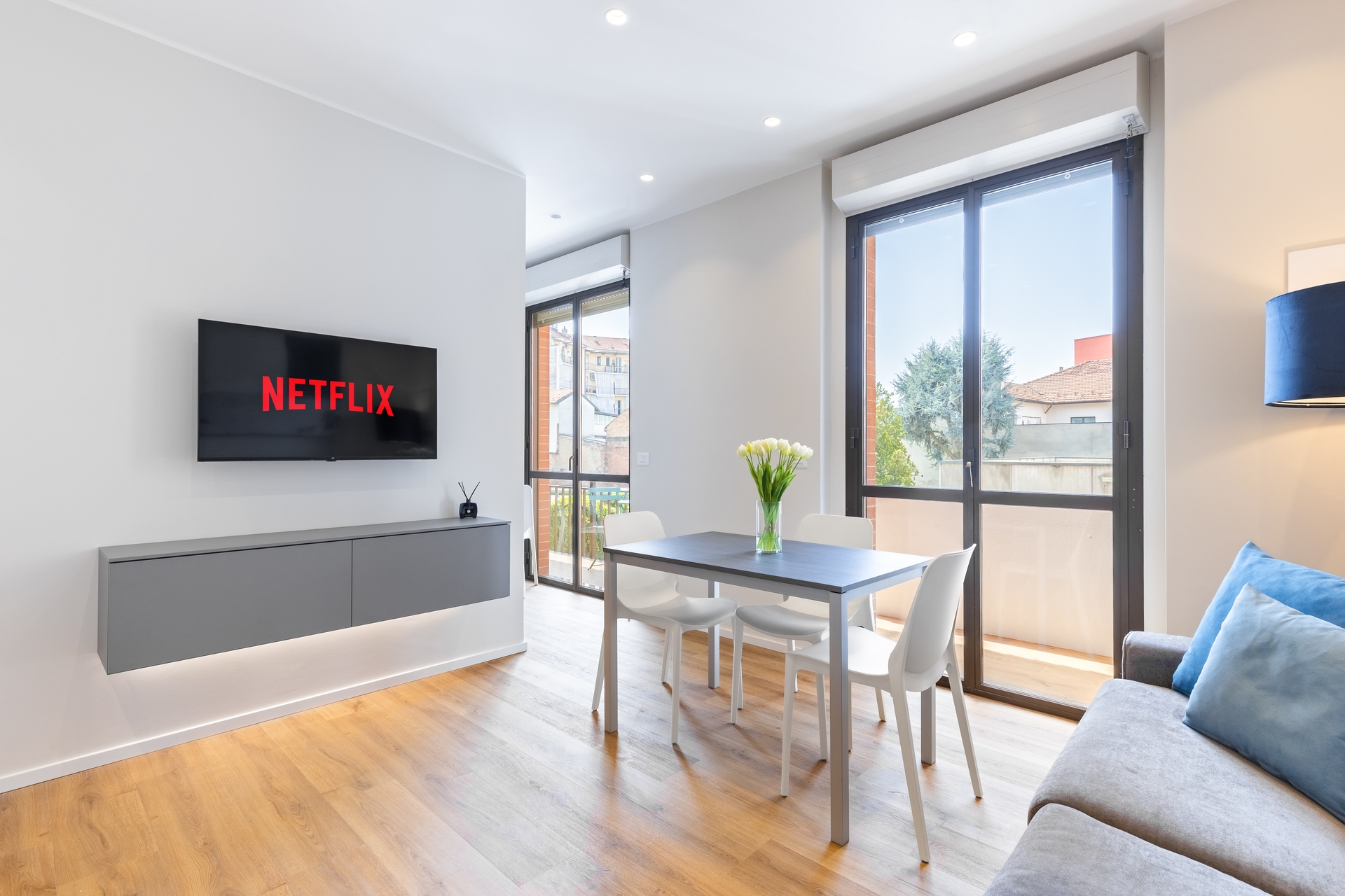 C8 Apartments: Azzurro Mare 01