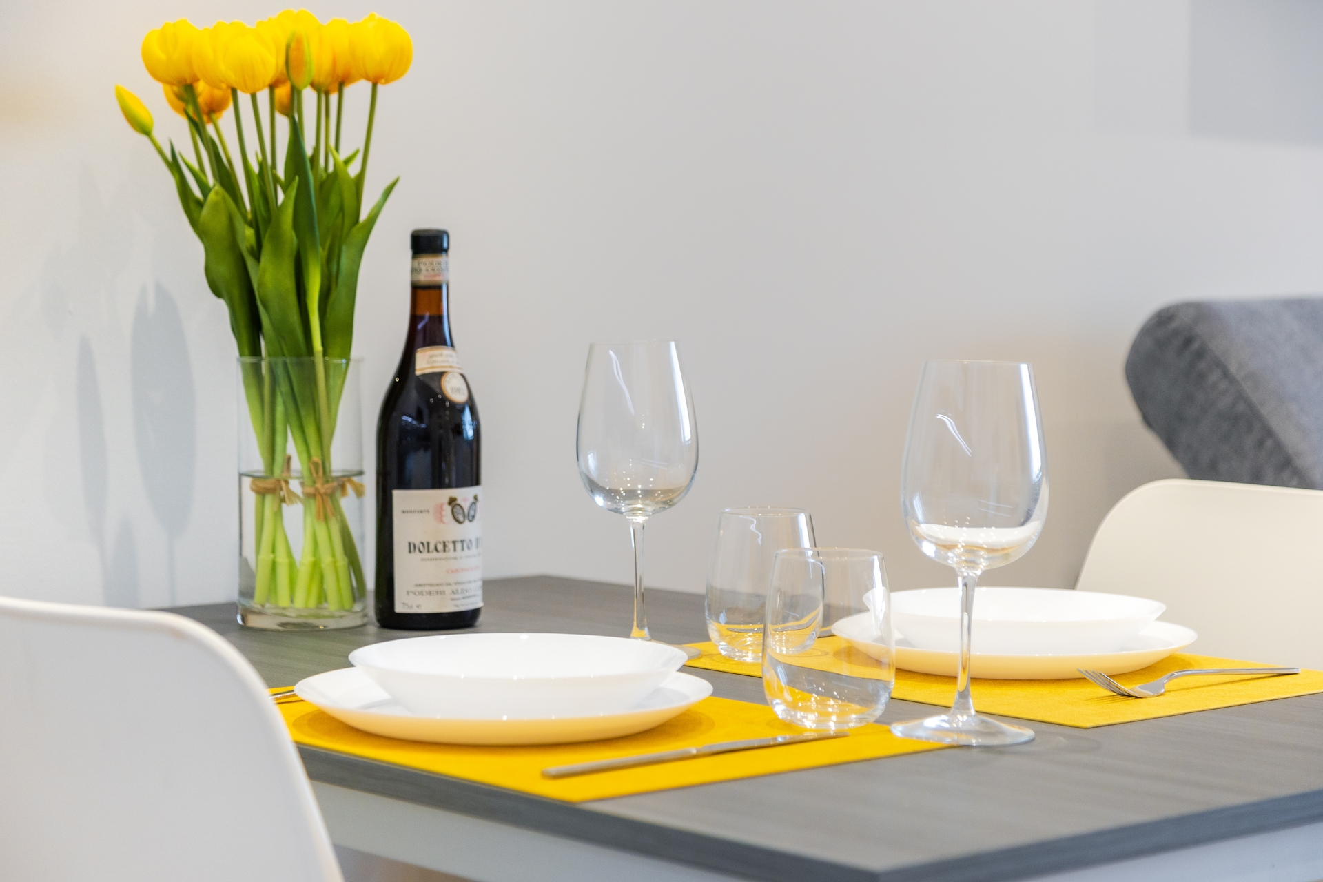 C8 Apartments: Giallo Canarino 02