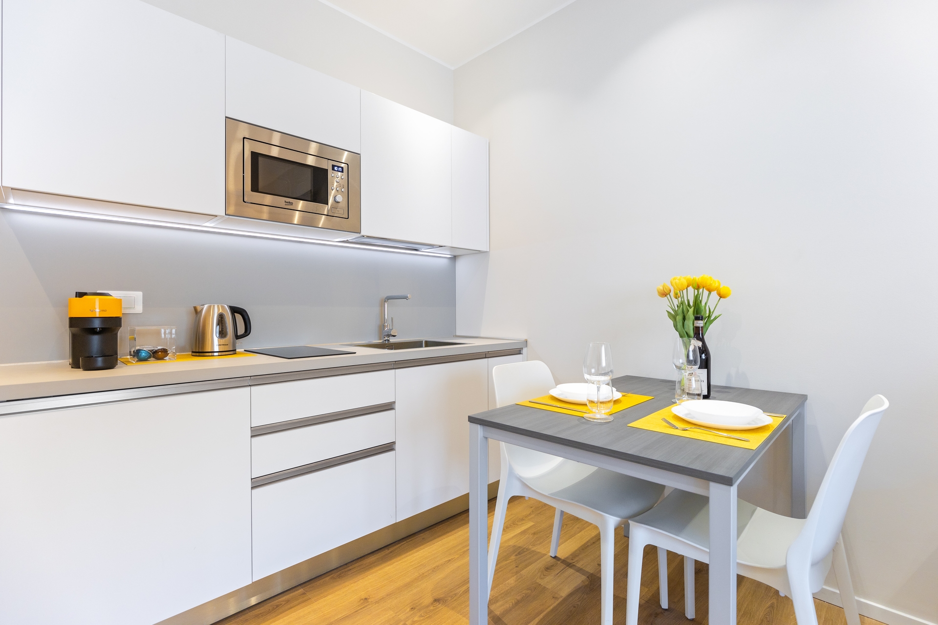 C8 Apartments: Giallo Canarino 02