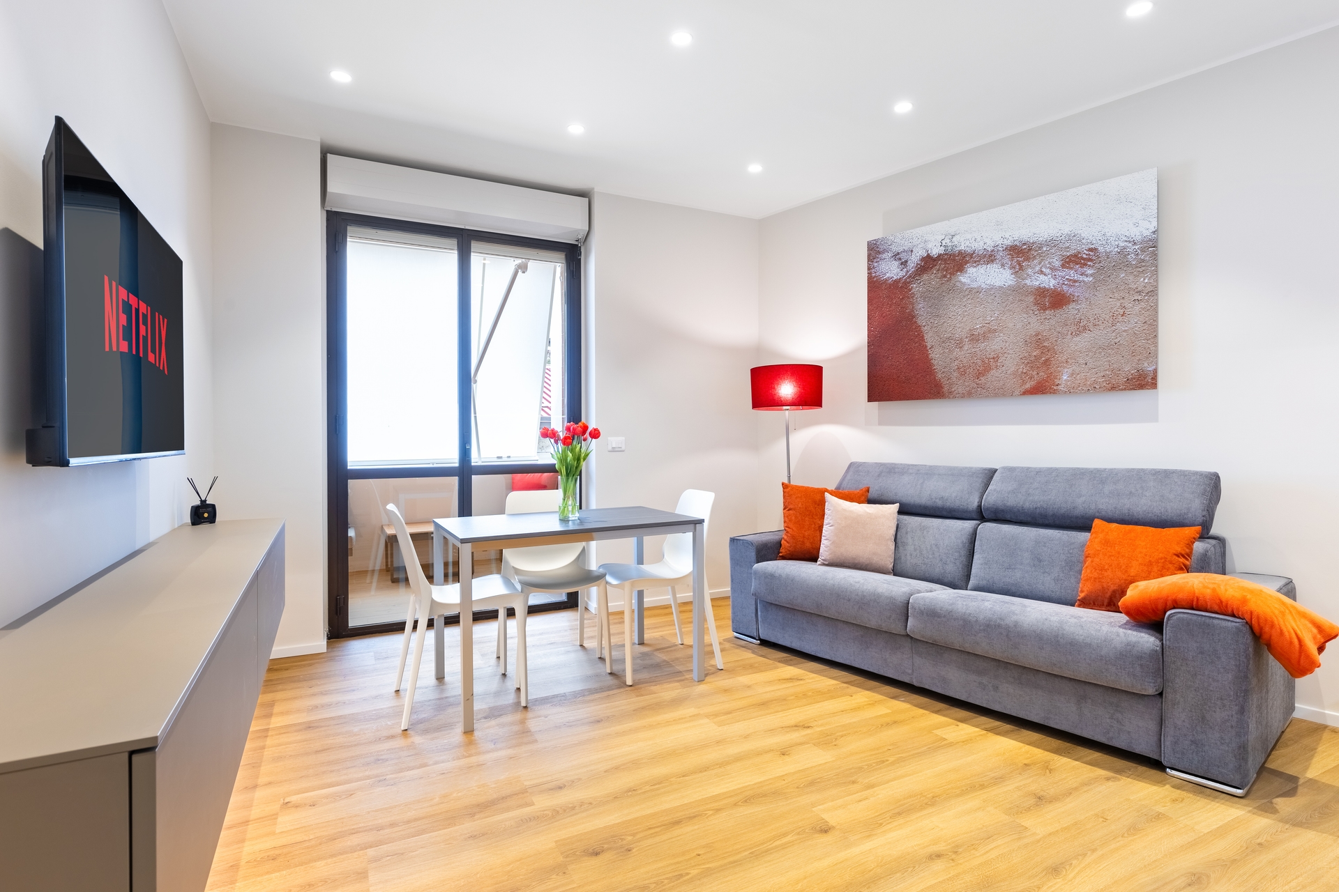 C8 Apartments: Rosso Rubino 03