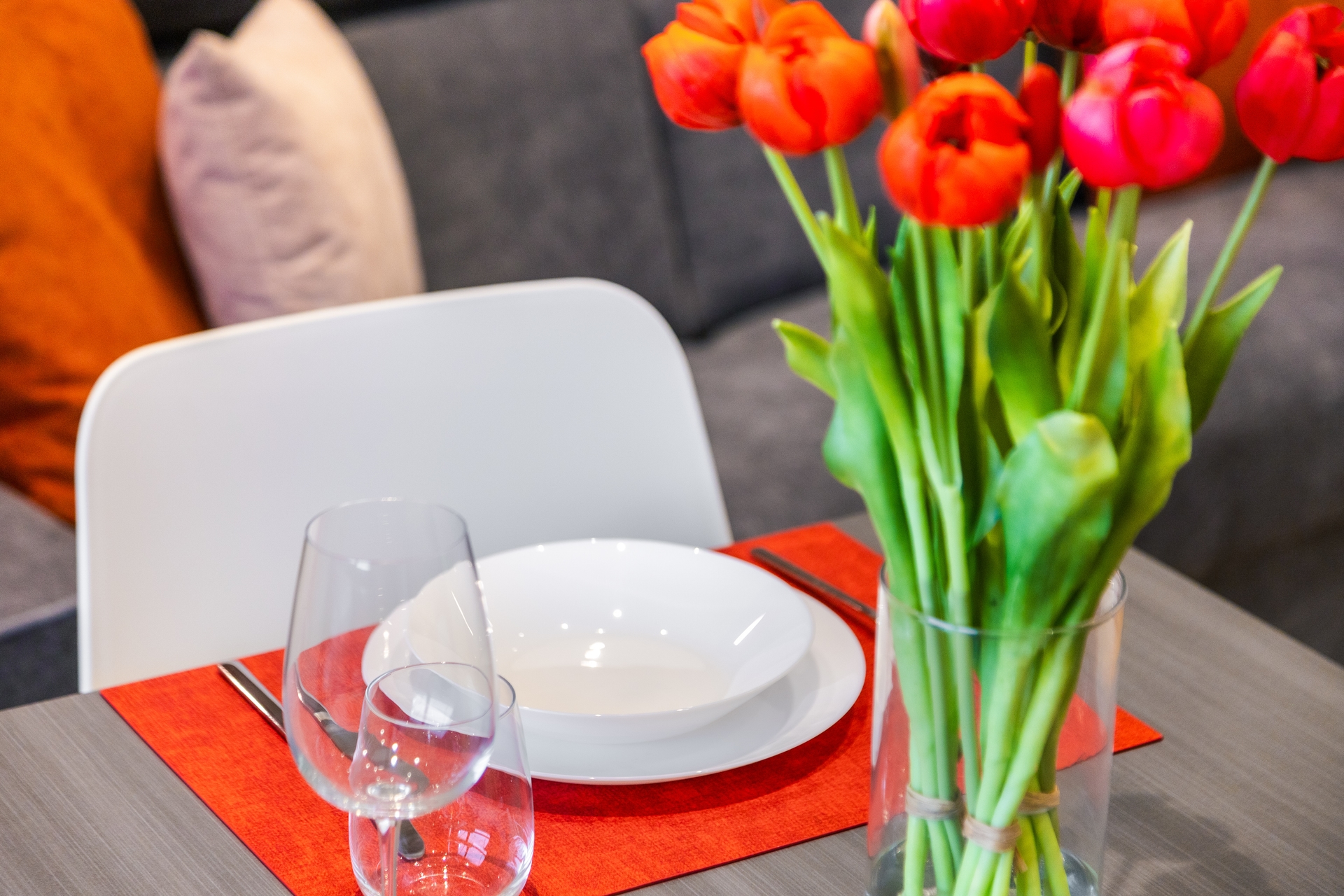 C8 Apartments: Rosso Rubino 03