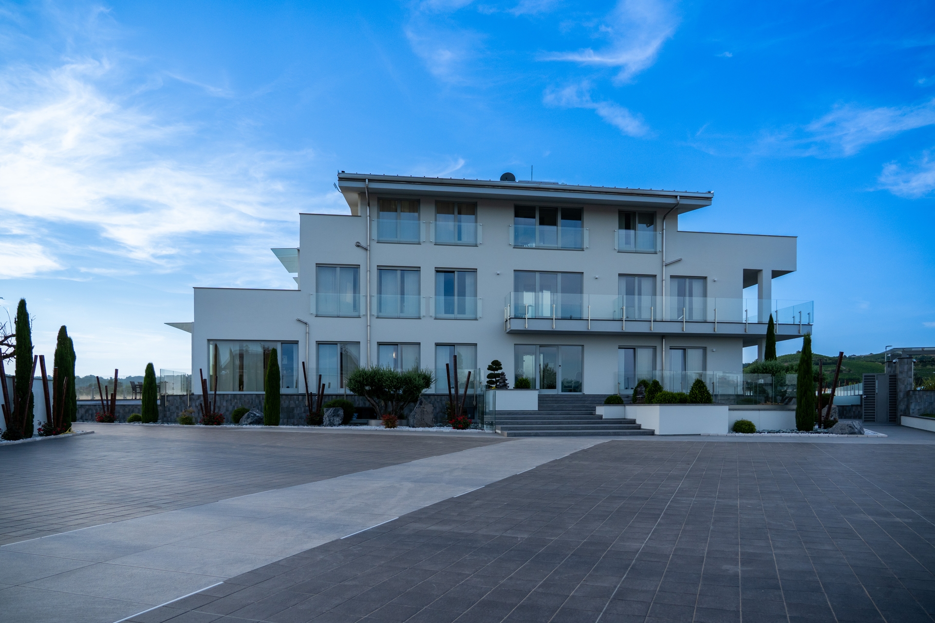 Vanity Tail Luxury Apartments - 1