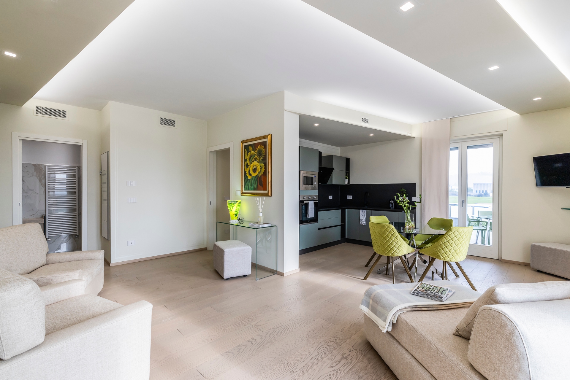 Vanity Tail Luxury Apartments - 2