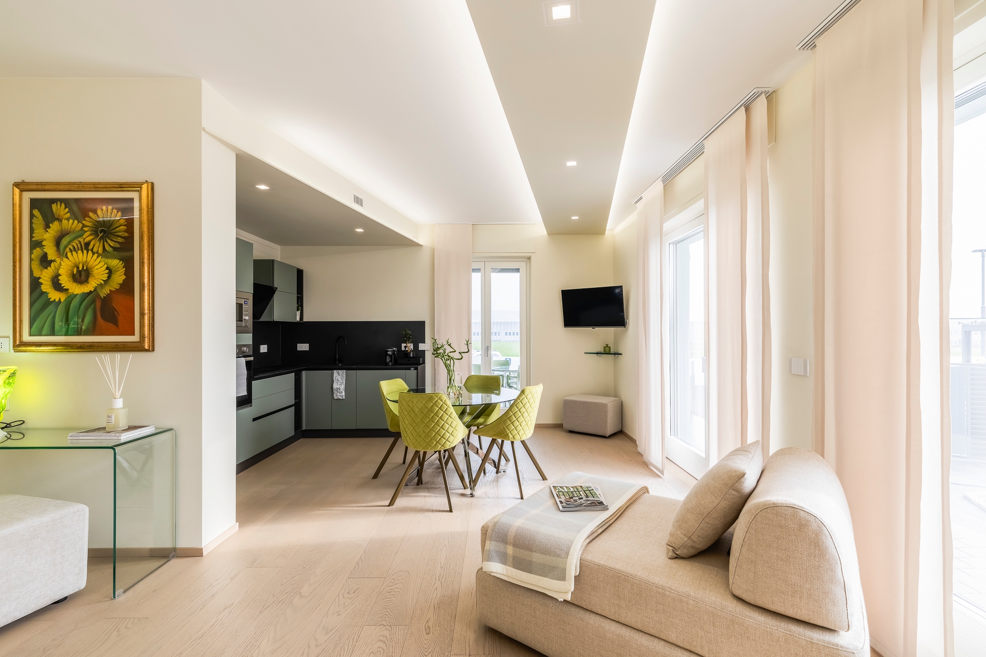 Vanity Tail Luxury Apartments - 2