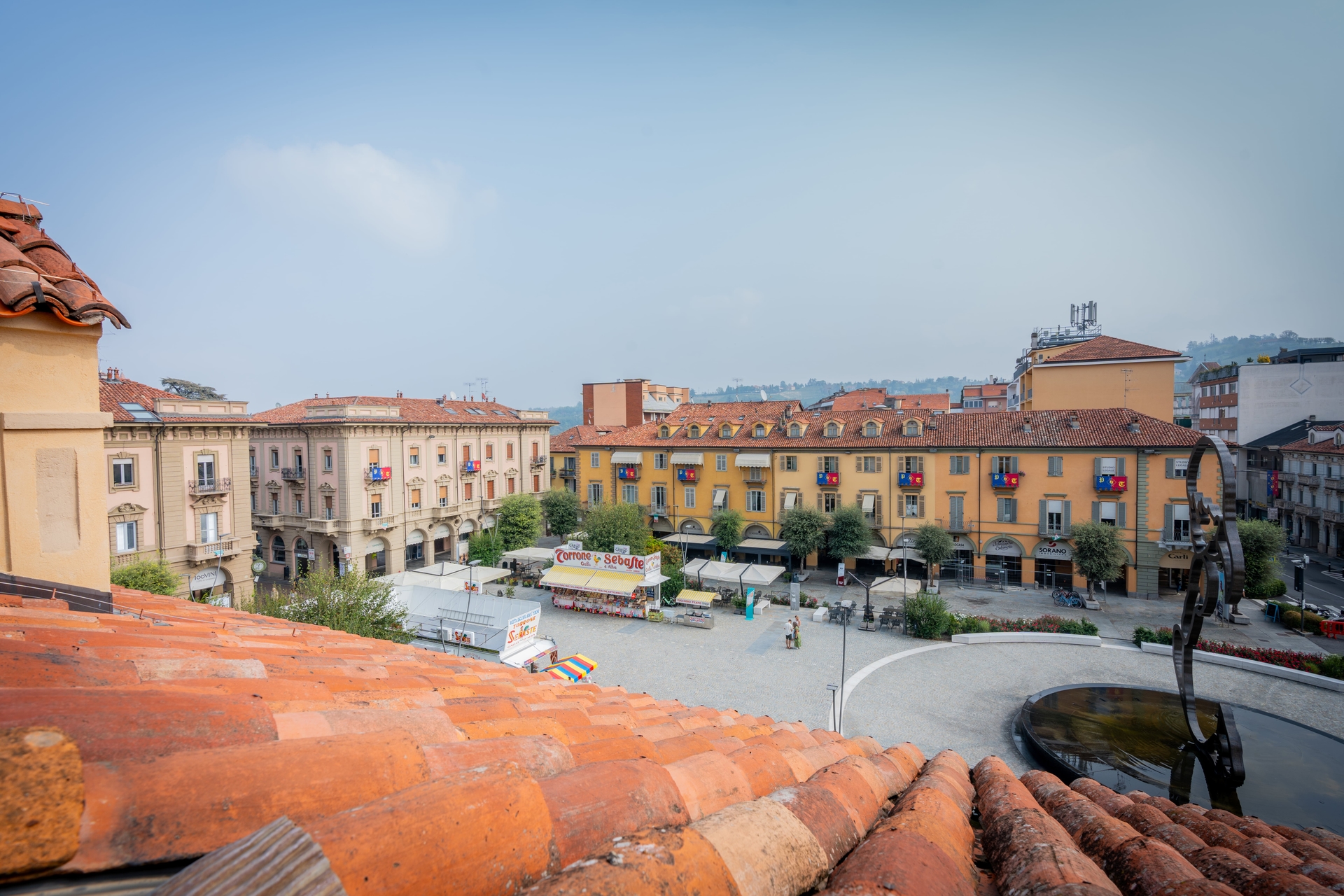 Piazza Michele Ferrero - sulla piazza centrale